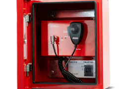 Mikrofon SPIKA RCM, punane seinale kinnitatav mikrofon kastiga, PTT (push-to-talk), LED, toide paneelilt, EN54.